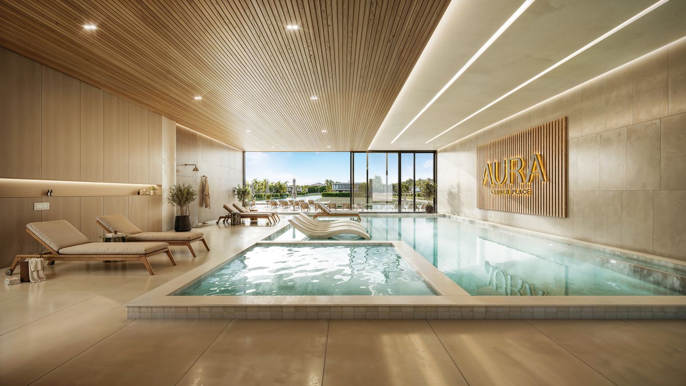 Piscina térmica coberta com vista para o jardim