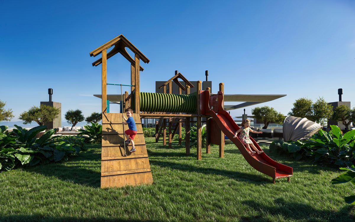 Playground na praça em frente ao empreendimento