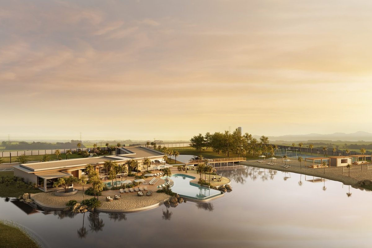 Verano — clube à beira do lago interno ao entardecer